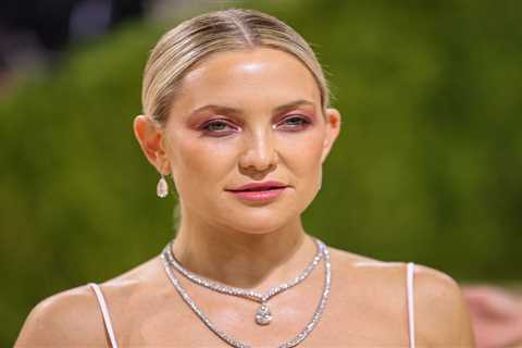 Kate Hudson Shares Her ‘Crazy Delicious’ Mocha Smoothie Recipe That's Full of Nutritious..