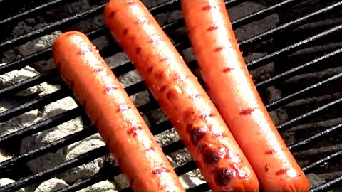 HOW TO GRILL HAMBURGERS AND HOT DOGS ON A CHARCOAL GRILL AND HOW NOT TO