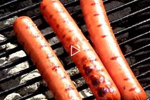 HOW TO GRILL HAMBURGERS AND HOT DOGS ON A CHARCOAL GRILL AND HOW NOT TO