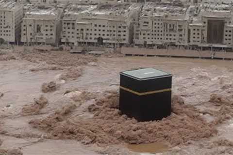 Mecca now! A storm in the Kaaba! The wind speed is 300km/h! The world is praying for people!
