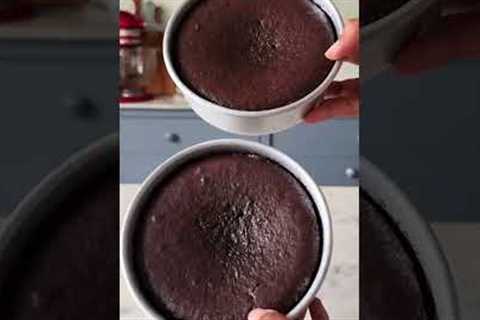 *BEST EVER* DEVILS'S FOOD CAKE 🤌🏻 | HOW TO MAKE THE PERFECT CHOCOLATE CAKE #shorts