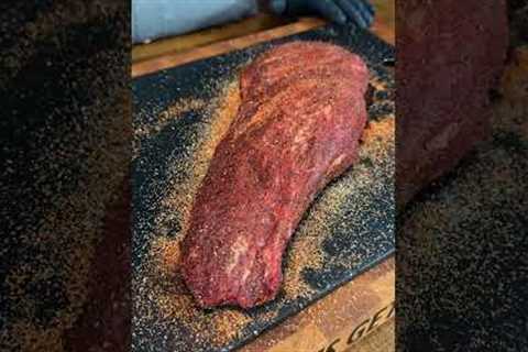 How To Slice a Tri Tip Steak #howtobbqright #tritip #againstthegrain #bbq