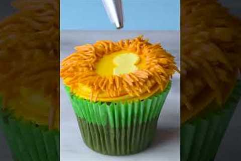 Sink your teeth into this ferociously cute lion cupcake!