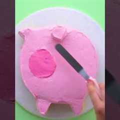 This little piggie loves cake shaping hacks! 🐷🎂