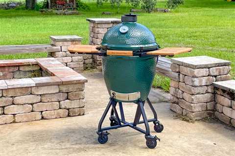 Big Green Egg vs Kamado Joe and Primo – Which One is Right for You?