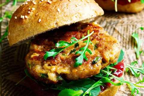 Chicken Burgers (Avocado & Red Pepper)